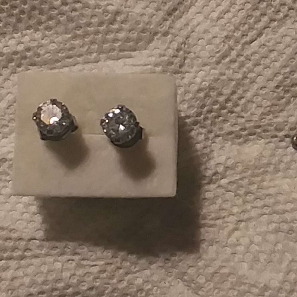 Earings - Picture 4 of 4